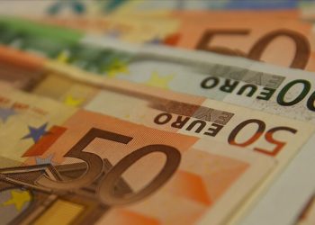 AB ve Euro Bölgesi ocakta dış ticaret açığı verdi