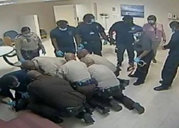 ABD’de siyahi genç, gözaltında nefessiz kalarak öldü