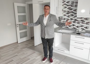 Adana’da depremzedenin evini 3 kez kiraya veren emlakçı gözaltında