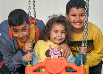 Adıyamanlı depremzede çocukların tebessümü, zorlu günlerde umut veriyor