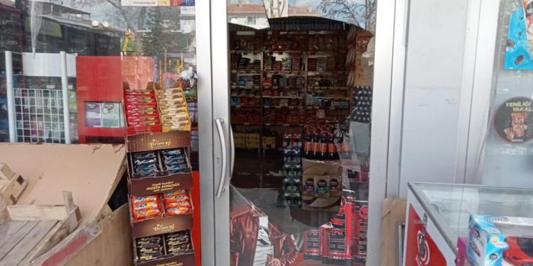 Ankara’da market soygunu: Camı kırıp sadaka kutularını çaldı