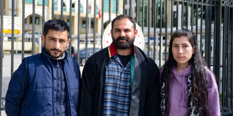 Antalya’da ev sahibi kiracı kavgası! Pencere camı kırıldı