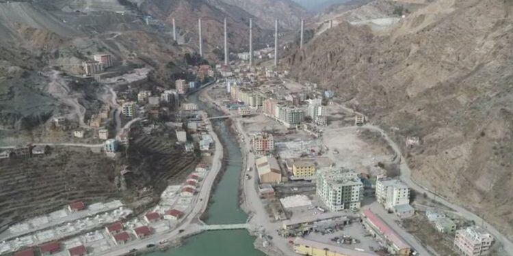 Artvin’de sular altında kalacak ilçeyi en son esnaf terk edecek