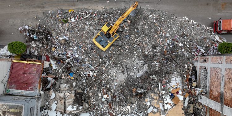 Azerbaycan, deprem bölgesinde 100 milyon dolarlık inşa faaliyeti yürütecek