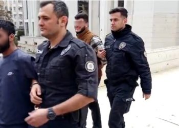 Balıkesir’de hırsızlıktan yakalandı! Cezaevine gülerek gitti