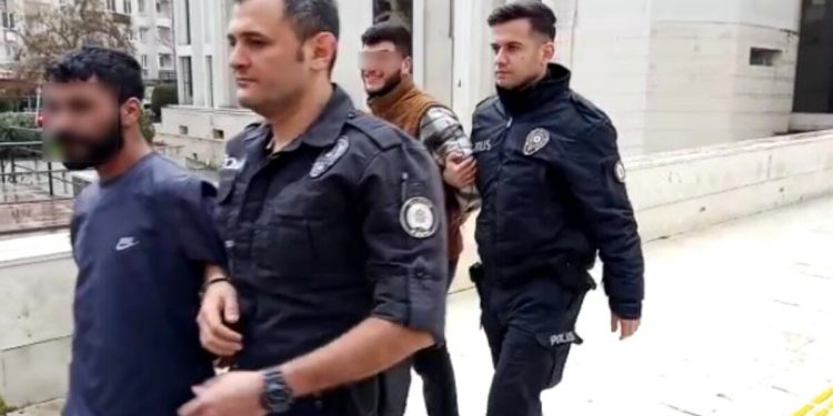 Balıkesir’de hırsızlıktan yakalandı! Cezaevine gülerek gitti