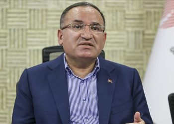 Bekir Bozdağ: AK Parti iktidarında kimse başörtüsü zulmünü hortlatamaz