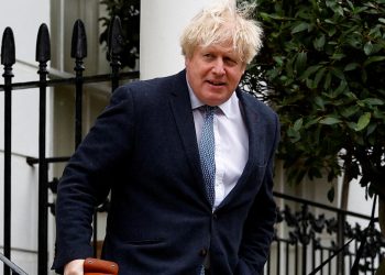 Boris Johnson, koronavirüs ihlallerinde parlamentoyu yanılttığını kabul etti