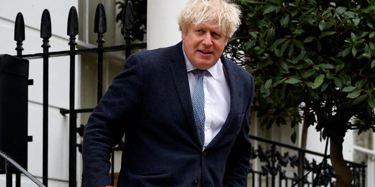 Boris Johnson, koronavirüs ihlallerinde parlamentoyu yanılttığını kabul etti