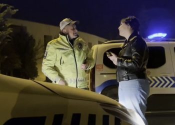 Bursa’da alkollü kadın polisten kelepçe istedi