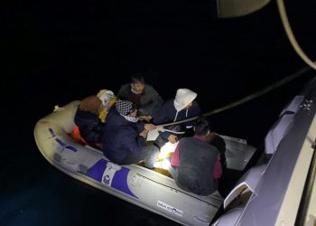 Çanakkale’de 49 kaçak göçmen kurtarıldı