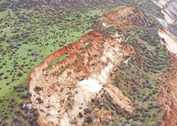 Çekirge Dağı’nda yarık ve yer kayması oluştu