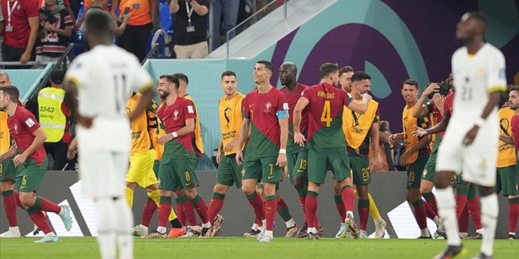 Cristiano Ronaldo futbol tarihinde en çok milli maça çıkan futbolcu oldu