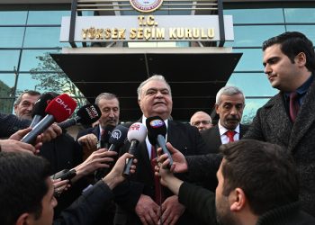Cumhurbaşkanı adayı Ahmet Özal ilk gün 237 imza aldı