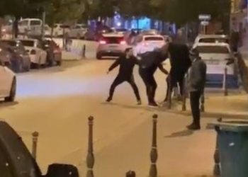 Denizli’de bıçaklı kavgada baba-oğul yaralandı