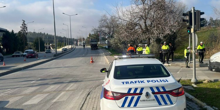 Denizli’de yaya geçidinde araç çarpan genç hayatını kaybetti