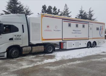 Deprem bölgelerinde tapu işlemleri mobil tırda