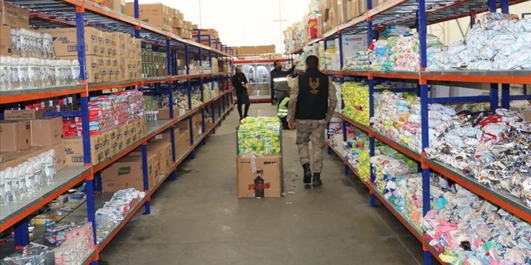 Deprem bölgesinde malzeme ihtiyacı sürüyor