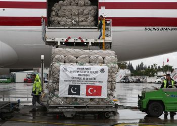 Deprem bölgesine çadır yardımı! Pakistan’dan 4 bin çadır gönderildi