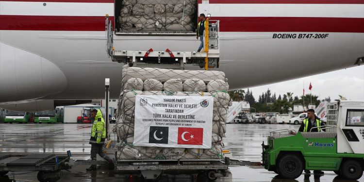 Deprem bölgesine çadır yardımı! Pakistan’dan 4 bin çadır gönderildi