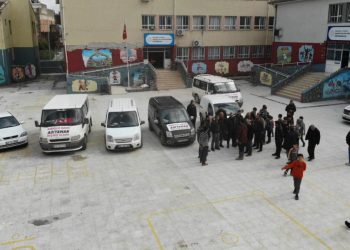 Depremde yıkılan Adıyaman’dan sel vuran Şanlıurfa’ya yardım