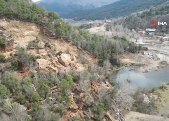 Depremin yardığı Amanos Dağları’nda oluşan göletler görüntülendi