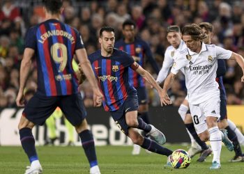 El Clasico’da Real Madrid’i uzatmada yıkan Barcelona puan farkını 12’ye çıkardı