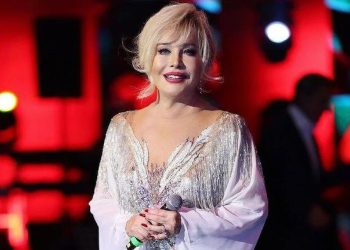 Emel Sayın’ın düğün fotoğrafı ortaya çıktı! Bakın yıllar önce kiminle evliymiş…