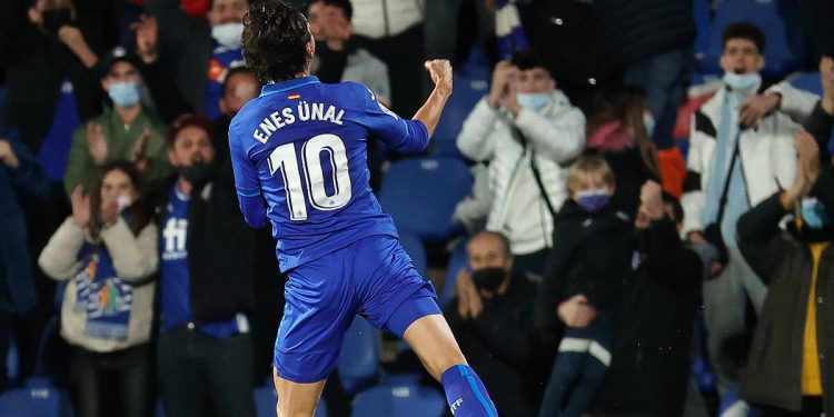 Enes Ünal, formuyla dikkatleri çekiyor