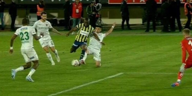 Fenerbahçe, Alanyaspor karşısında 2 penaltı kazandı