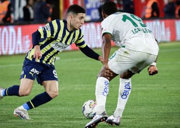 Fenerbahçeli Emre Mor: Jorge Jesus rakibin üzerine gitmemi söyledi