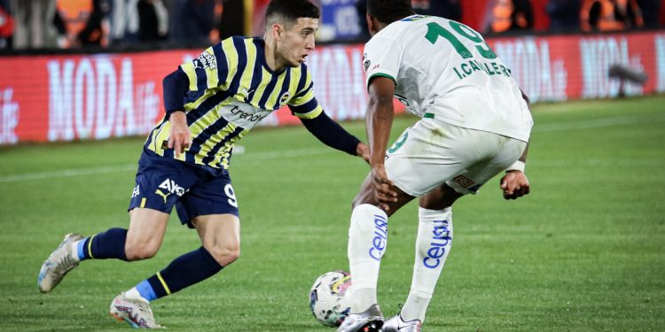 Fenerbahçeli Emre Mor: Jorge Jesus rakibin üzerine gitmemi söyledi