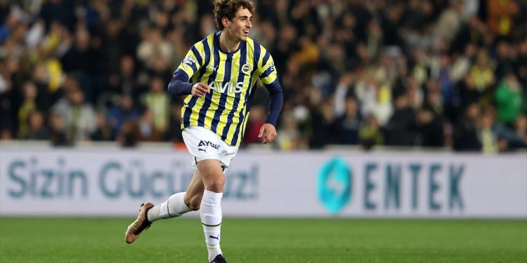 Fenerbahçe’nin Zenit’le 2-2 berabere kaldığı hazırlık maçında 17 yaşındaki Bora Aydınlık muhteşem bir gol attı