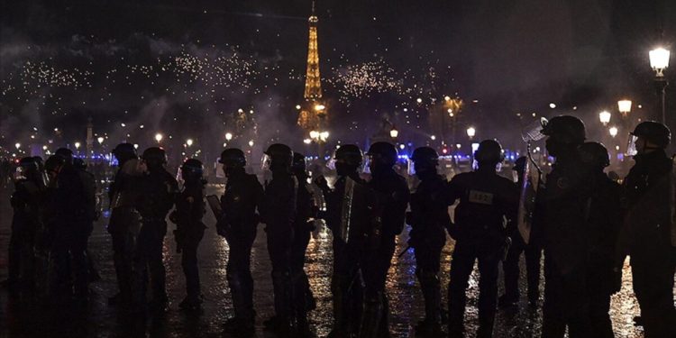 Fransa’da emeklilik reformu nihai olarak kabul edildi