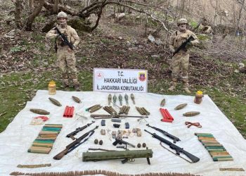 Hakkari’de teröristlerin sığınağı bulundu, çok sayıda mühimmat ele geçirildi