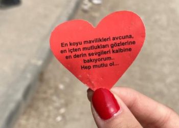 Hatay’da depremde yıkılan binaların enkazında anılar kaldı