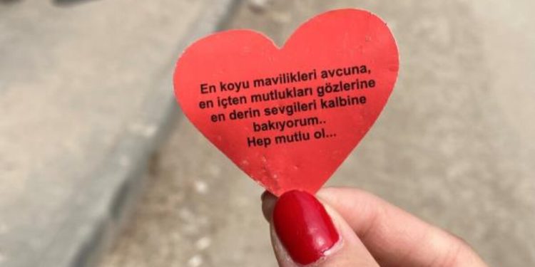 Hatay’da depremde yıkılan binaların enkazında anılar kaldı