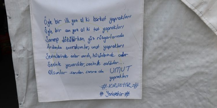 Hatay’da yardım ekiplerinin çadırlara yazdığı notlar