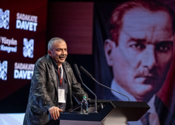 HDP’li Sırrı Süreyya Önder, Atatürk’ün ‘Yurtta sulh cihanda sulh’ sözünü anlattı