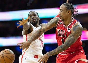 İki uzatmaya giden maçta Chicago Bulls, Philadelphia 76ers’ı yendi