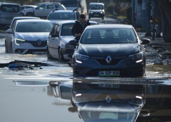 İskenderun’da yükselen deniz seviyesi çekildi! Deniz suyu normale döndü