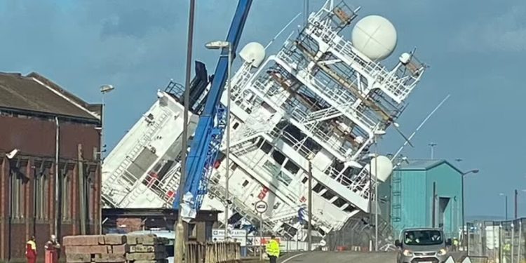 İskoçya’da Microsoft kurucularından Paul Allen’in yatı devrildi