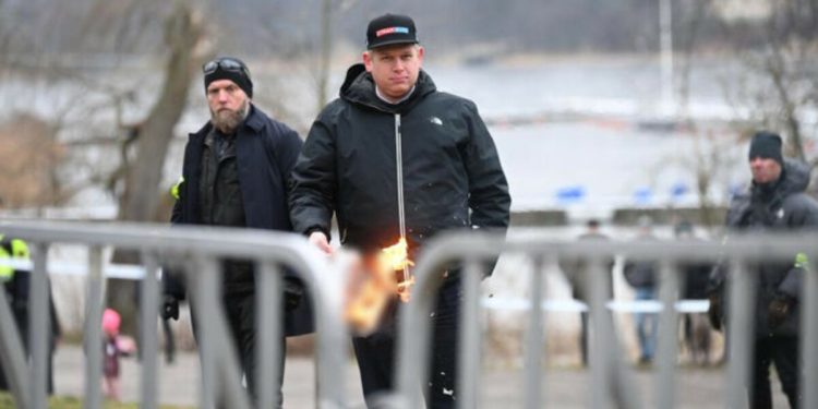 İslam düşmanı Rasmus Paludan bir kez daha Kur’an-ı Kerim’i hedef aldı