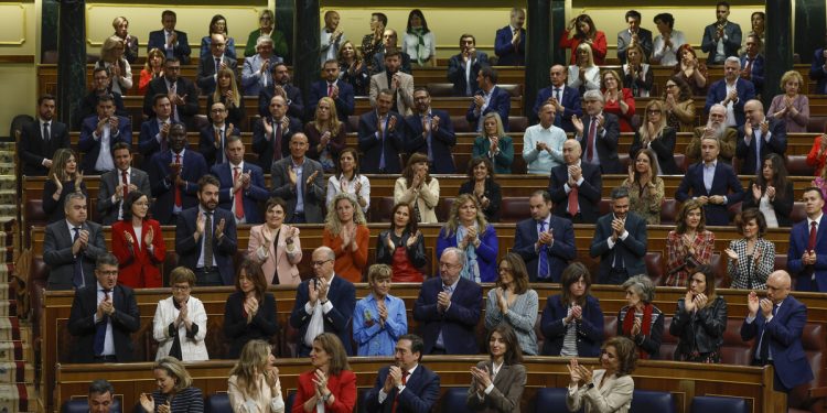 İspanya’da hükümet için sunulan gensoru önergesi reddedildi