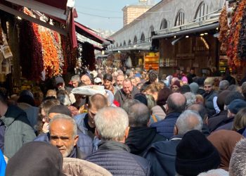 İstanbul’da Ramazan hazırlığı! Eminönü’nde yoğunluk başladı…