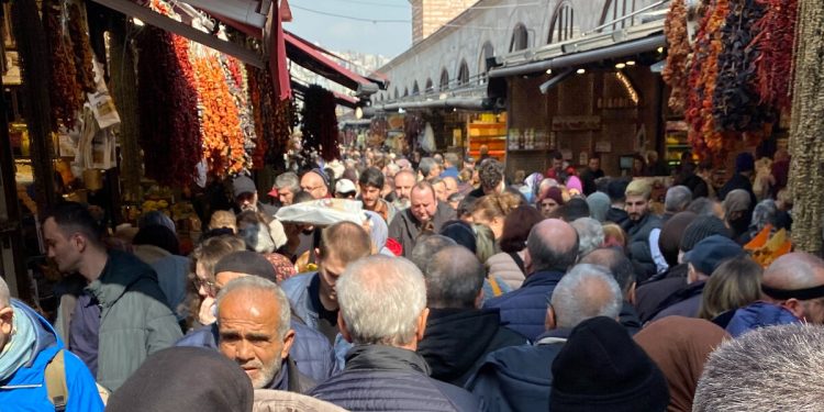 İstanbul’da Ramazan hazırlığı! Eminönü’nde yoğunluk başladı…