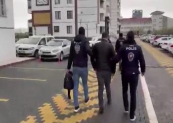 İstanbul’daki bir bankanın sistem açığından faydalanıp 10 milyon dolandırdılar