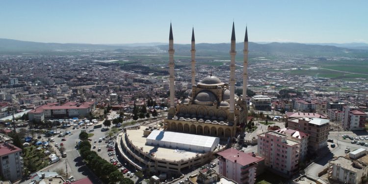 Kahramanmaraş’ta ilk teravih çadırda