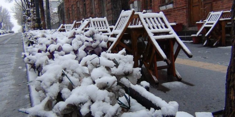 Karslılar güne karlı uyandı