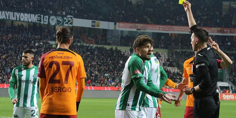 Konyaspor kırmızı kartı itiraf eden Ahmet Oğuz’a ceza verdi